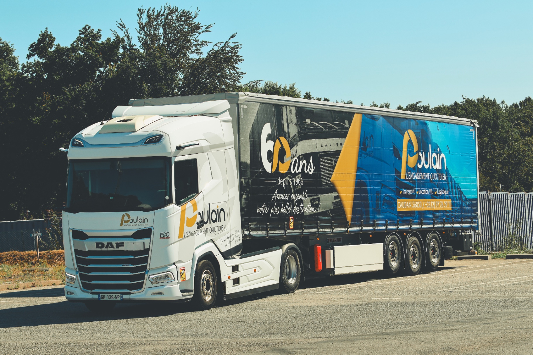 Camion Transports Poulain 60 ans, symbole de l'engagement quotidien de l'entreprise Camion Transports Poulain 60 ans, symbole de l'engagement quotidien de l'entreprise