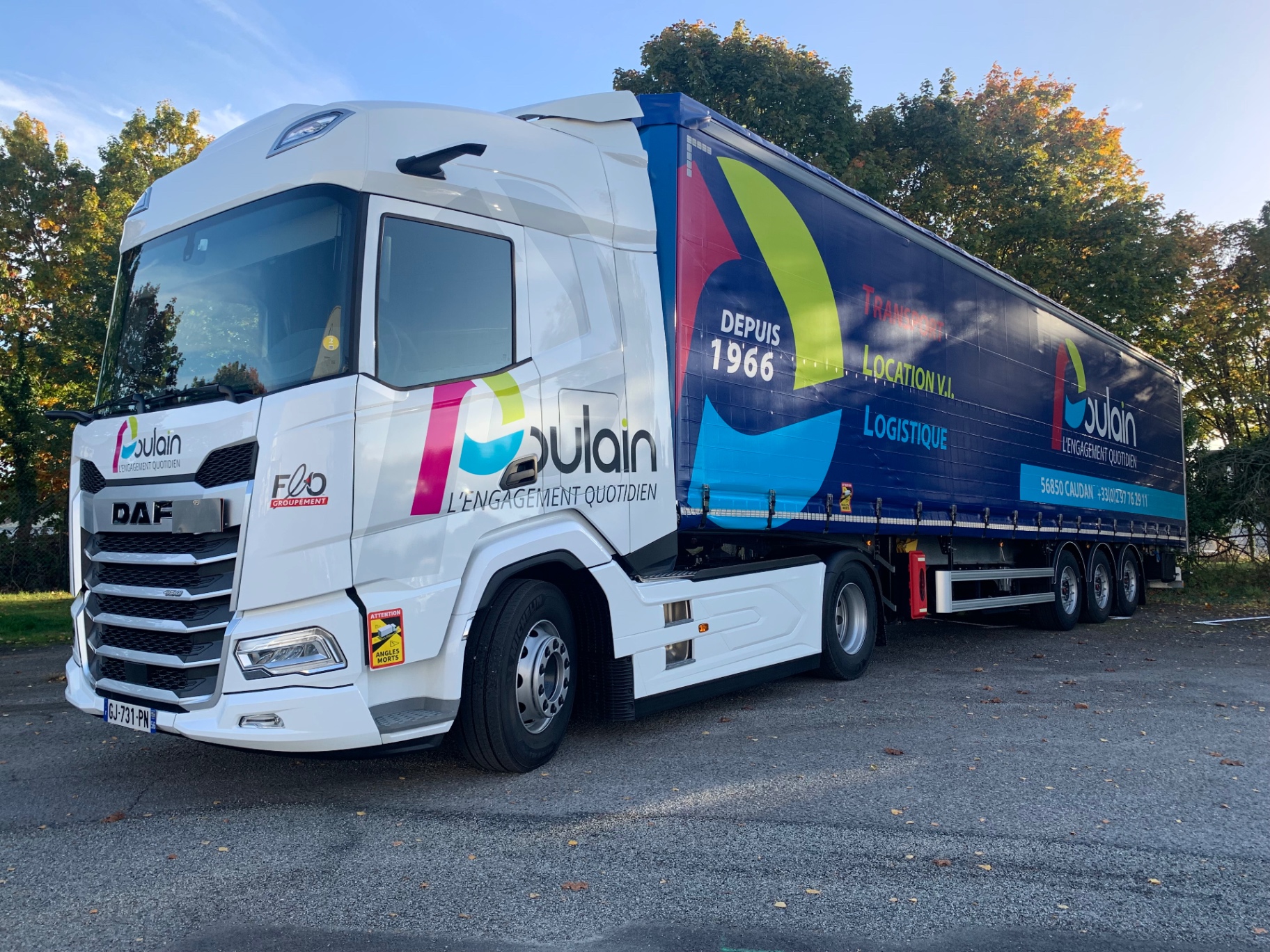DAF Transports Poulain avec semi-remorque tautliner DAF Transports Poulain avec semi-remorque tautliner
